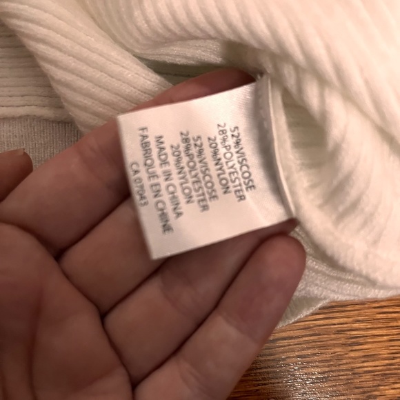 Off-white beautiful belldini sweater size large - Picture 5 of 6